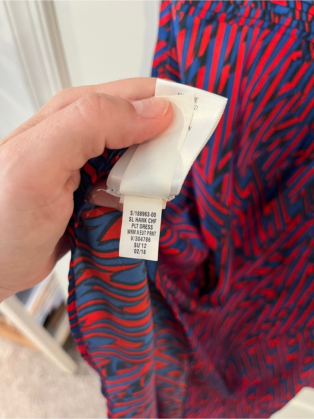 Banana Republic Red Blue Black Pattern Pleated Handkerchief Dress Size 6 - Picture 11 of 12